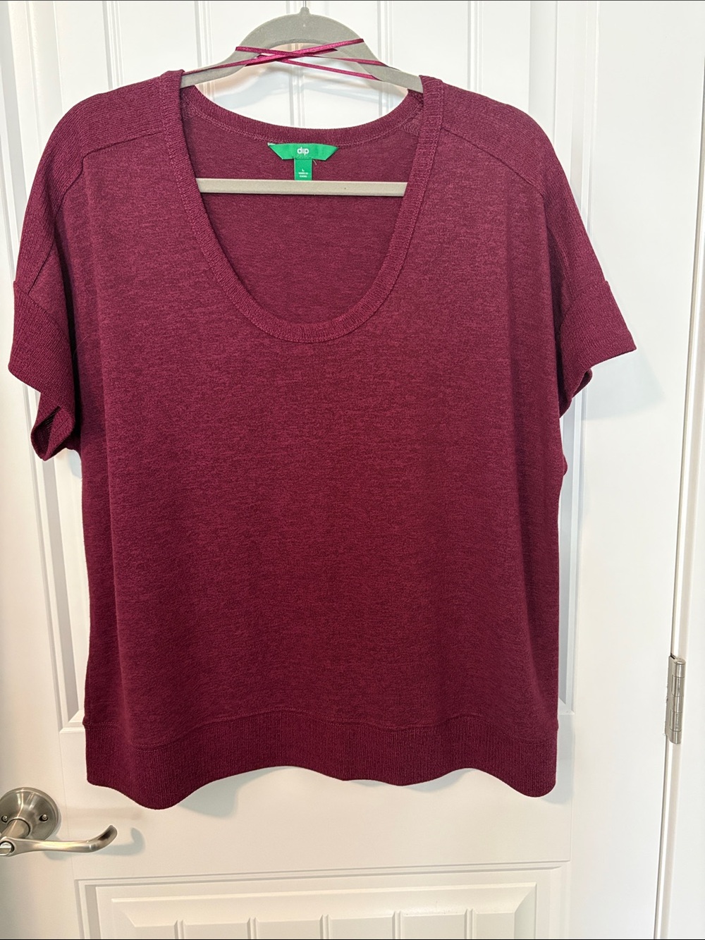 dip Short Sleeve Scoop Neck Knit Top in Plum